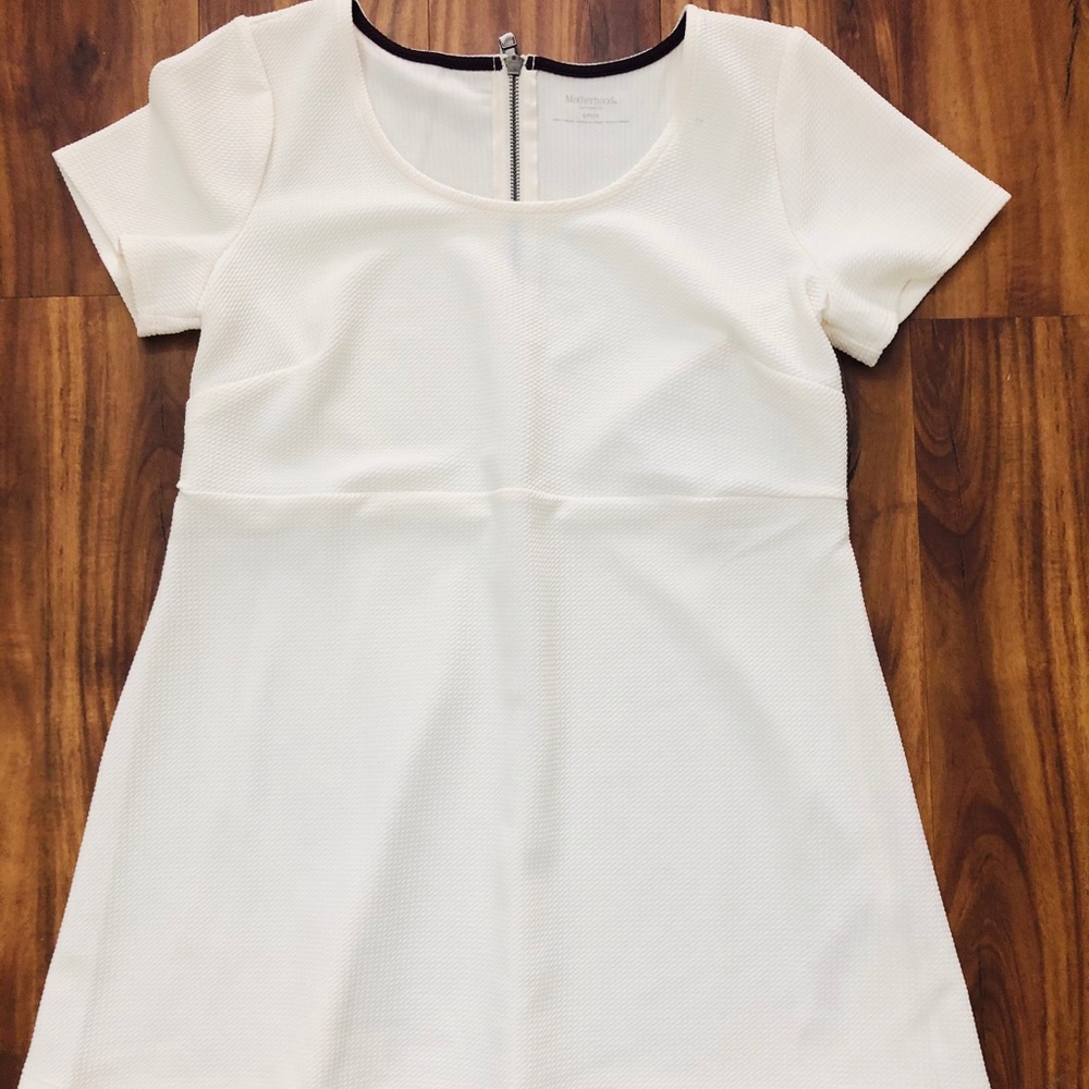 White maternity flowy top